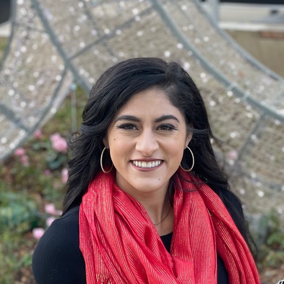 Meet your Posher, Cristina - Picture 1 of 1